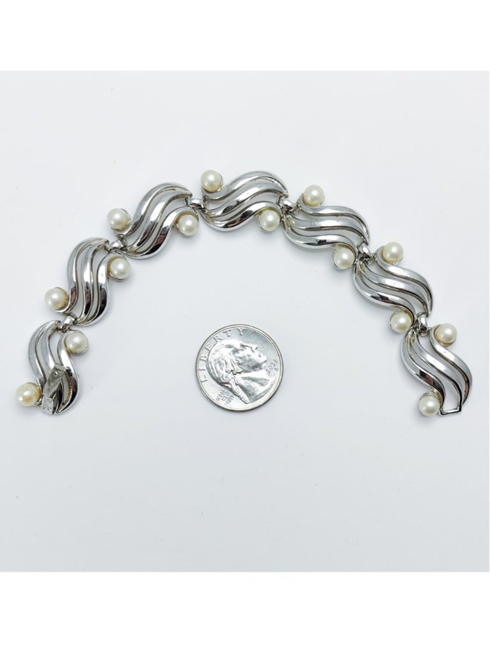 Vintage Signed 60s Crown Trifari Silver Plated Bracelet Earrings w Faux Pearls - Picture 2 of 8